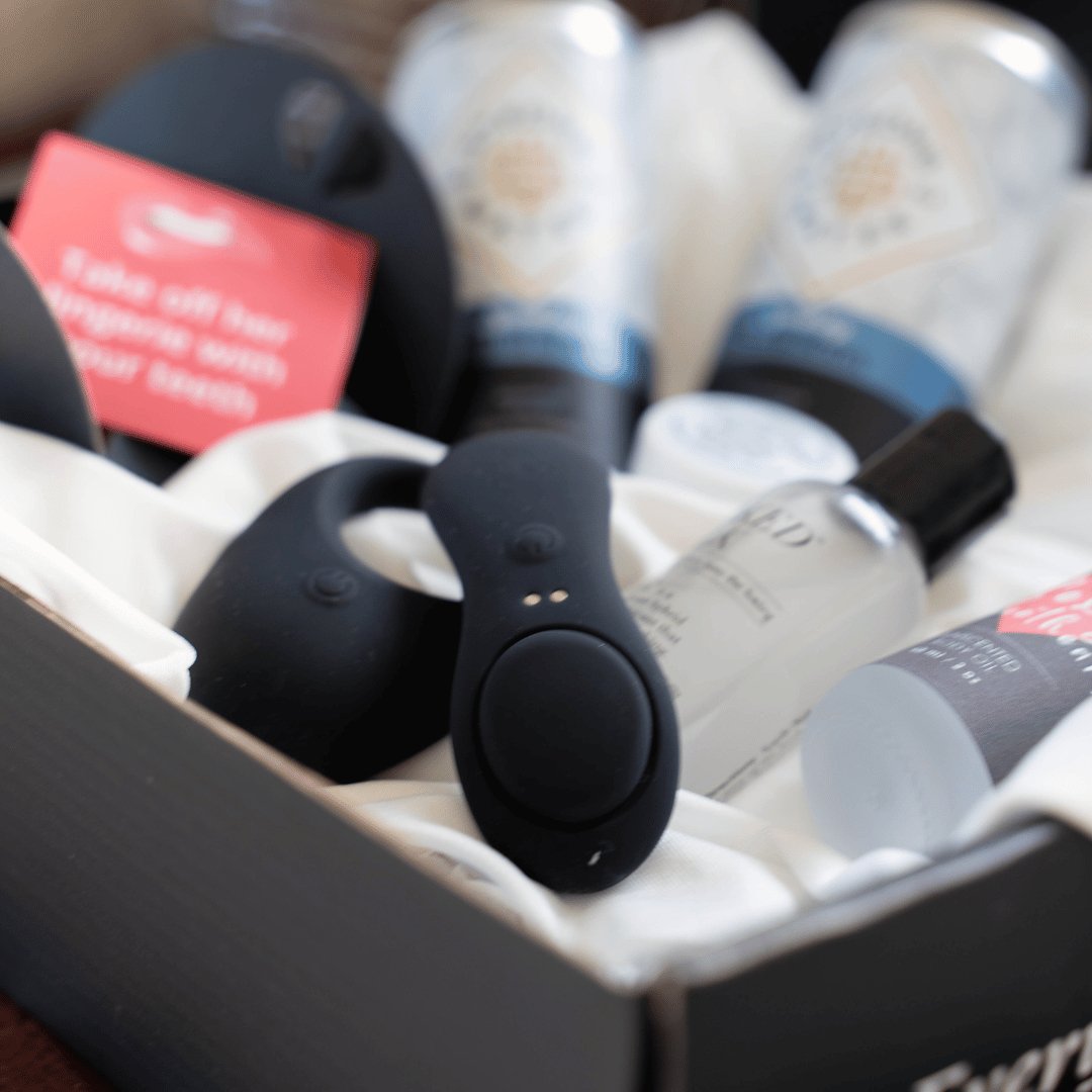 "It's A Match!" Date Night Box With The Dating Divas - EveryLoveIntimates